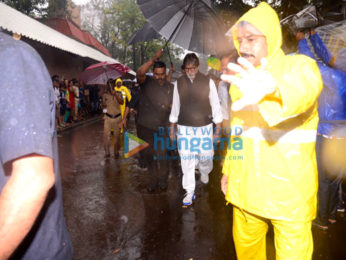 Abhishek Bachchan, Salim Khan, Ranbir Kapoor and others attend the funeral of the late Shashi Kapoor