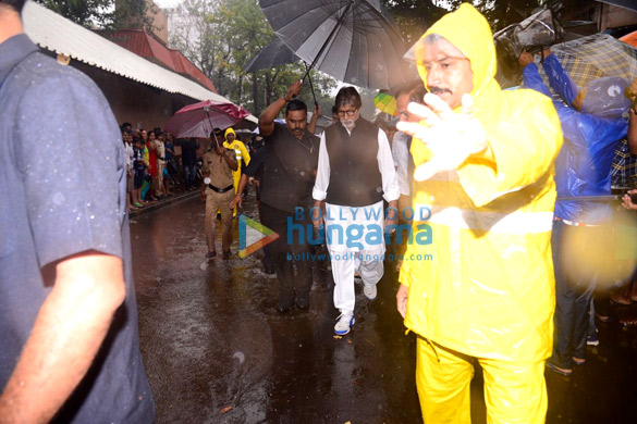 abhishek bachchan salim khan ranbir kapoor and others attend the funeral of the late shashi kapoor 1