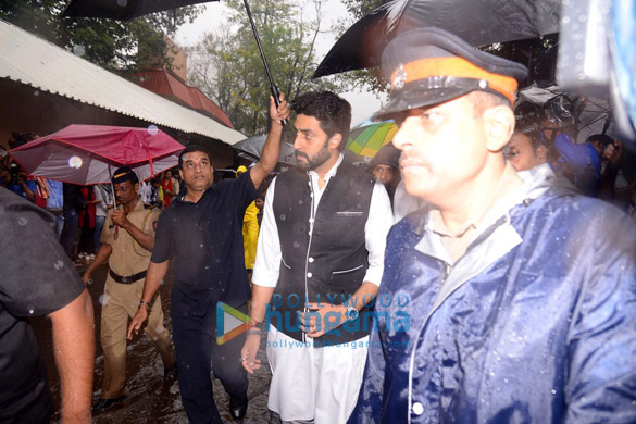 abhishek bachchan salim khan ranbir kapoor and others attend the funeral of the late shashi kapoor 3