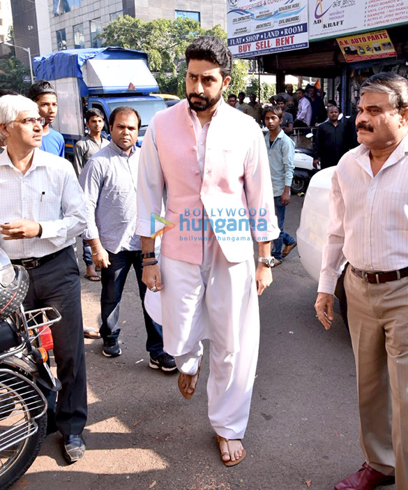 abhishek bachchan attends neeraj voras funeral 6