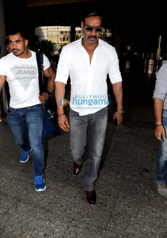 Ajay Devgn, Arbaaz Khan and others snapped at the airport Ajay Devgn, Arbaaz Khan and others snapped at the airport