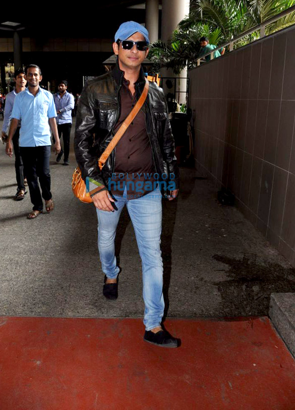 ajay devgn arbaaz khan and sharman joshi snapped at the airport 3