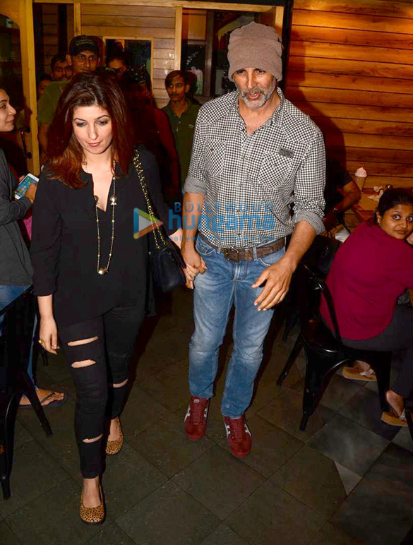 akshay kumar and twinkle khanna spotted at farmers cafe bandra 4