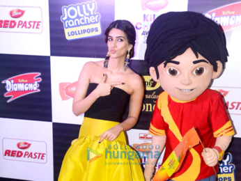 Alia Bhatt, Varun Dhawan, Ranveer Singh and Kriti Sanon grace Nickelodeon Kids Choice Awards 2017