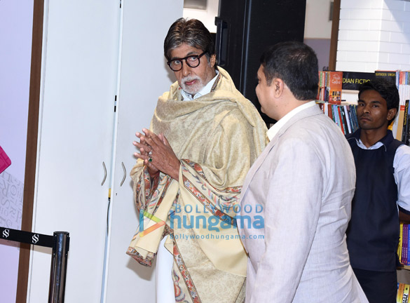 amitabh bachchan graces the launch of the book bollywood 6