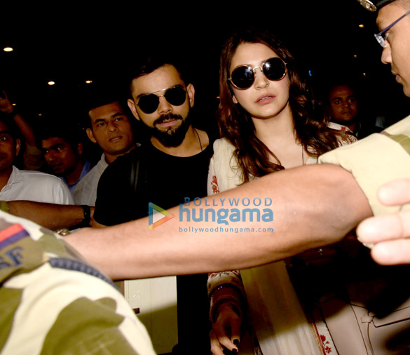 anushka sharma and virat kohli snapped at the airport 3
