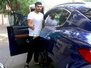 Arjun Kapoor snapped in Juhu