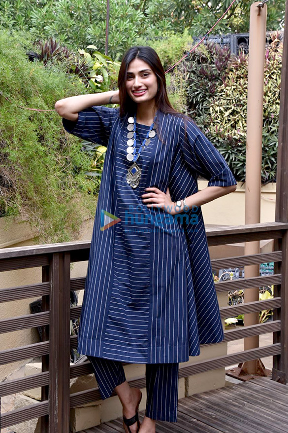 athiya shetty spotted at suniel and mana shettys store r house 1