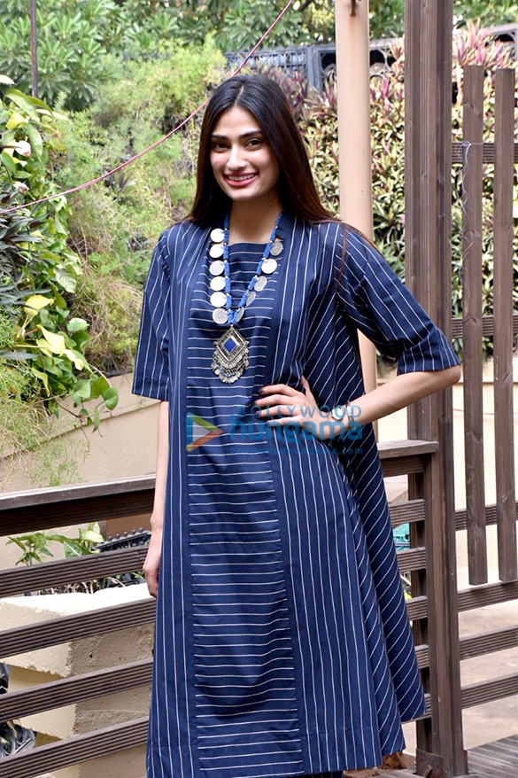 athiya shetty spotted at suniel and mana shettys store r house 3