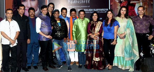 celebs grace a surprise party hosted for madhushree 1