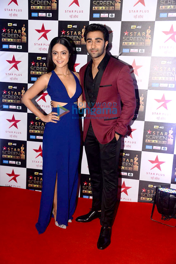 celebs walk the red carpet of star screen awards 2017 4