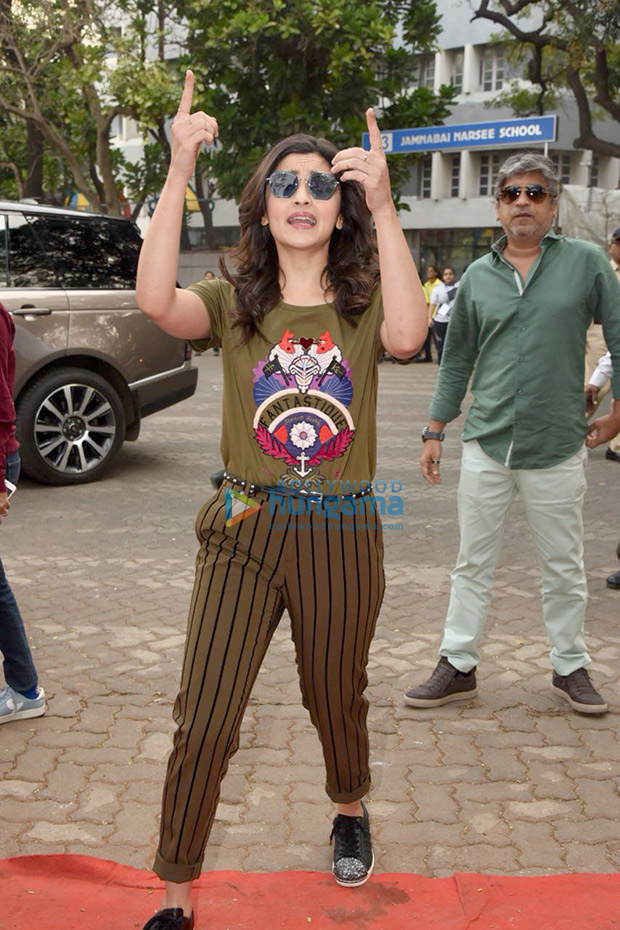 Daily Style Pill Alia Bhatt just gave the mixed prints trend a punk upgrade and we LOVE it! (1)
