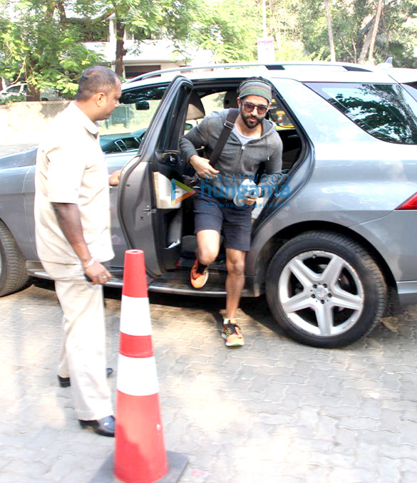 farhan akhtar spotted at otters club 2