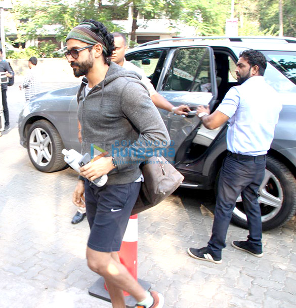 farhan akhtar spotted at otters club 5