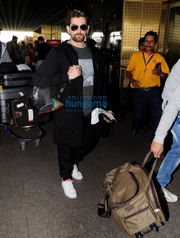 ileana dcruz shruti haasan and others snapped at the airport 3