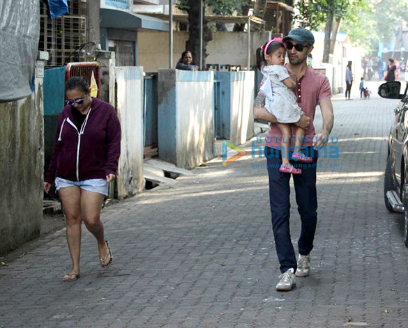 imran khan spotted with his daughter imara and wife avantika 1