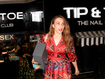 Iulia Vantur snapped at salon