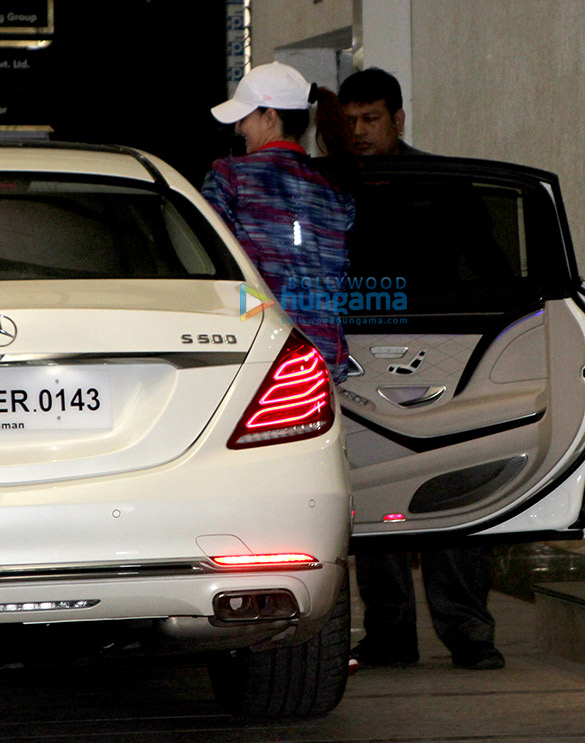 jacqueline fernandez snapped outside the gym 1