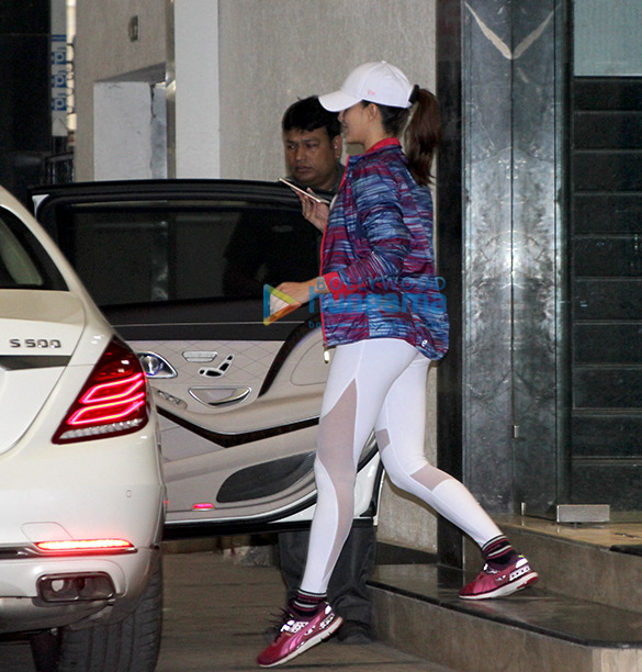 jacqueline fernandez snapped outside the gym 2