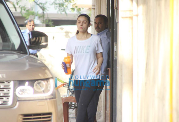 janhvi kapoor and alia bhatt snapped at the gym 5