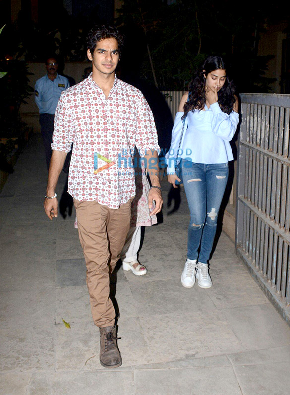 janhvi kapoor and ishaan khatter spotted having dinner at shahid kapoors home 1