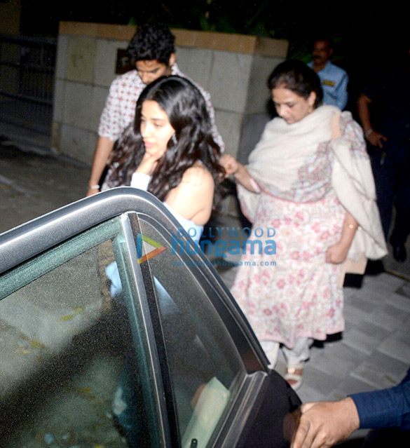 janhvi kapoor and ishaan khatter spotted having dinner at shahid kapoors home 3