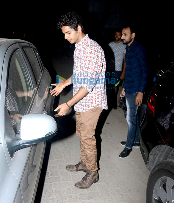janhvi kapoor and ishaan khatter spotted having dinner at shahid kapoors home 5