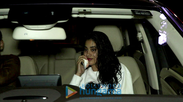 janhvi kapoor snapped in juhu 1