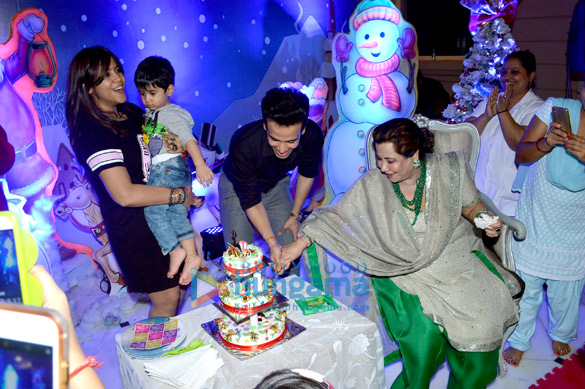 karan johar with roohi and yash at tusshar kapoors son laksshyas christmas party 11