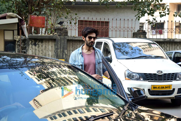 kartik aaryan spotted at andheri 6