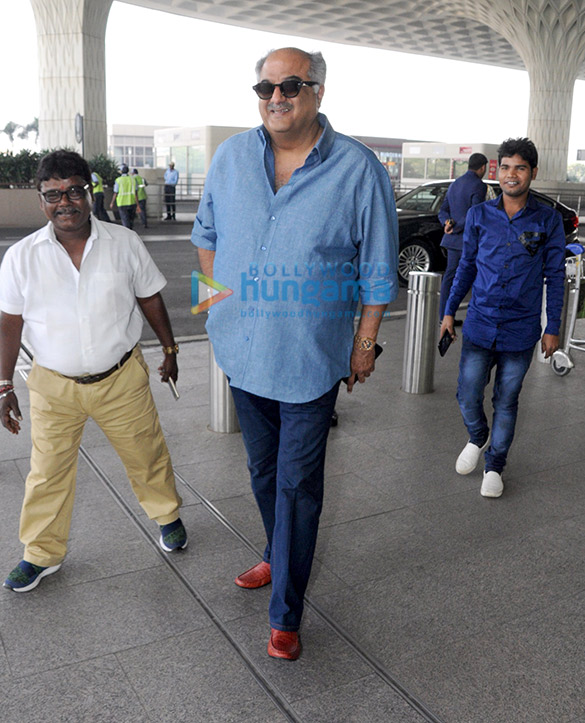 kiara advani jacqueline fernandez and others snapped at the airport 6