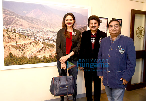 Madhoo and Pankaj Udhas at Dr Batra’s Magic Moments exhibition Madhoo and Pankaj Udhas at Dr Batra’s Magic Moments exhibition