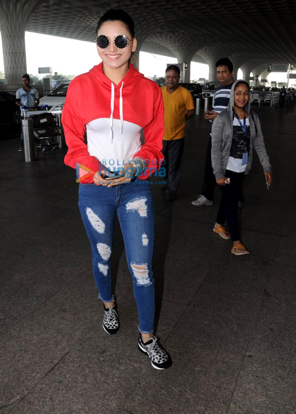malaika arora urvashi rautela and others snapped at the airport 2
