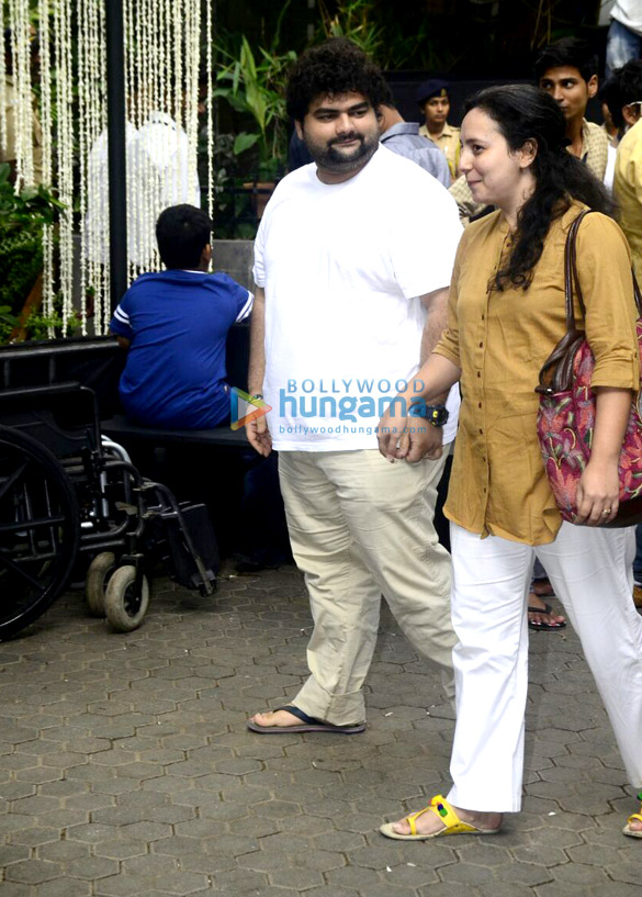 members of bollywood fraternity attend shashi kapoors chautha 12