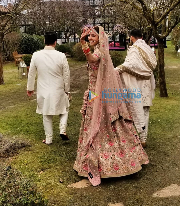 PHOTO Anushka Sharma is the happiest bride during her 'bidaai' with Virat Kohli