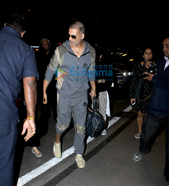 priyanka chopra akshay kumar and others snapped at the airport 5