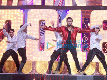 Priyanka Chopra, Katrina Kaif, Varun Dhawan, Ranveer Singh and others perform at Zee Cine Awards 2017