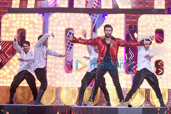 Priyanka Chopra, Katrina Kaif, Varun Dhawan, Ranveer Singh and others perform at Zee Cine Awards 2017