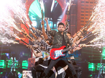 Priyanka Chopra, Katrina Kaif, Varun Dhawan, Ranveer Singh and others perform at Zee Cine Awards 2017
