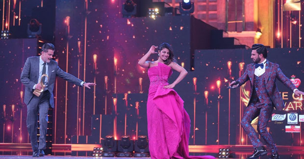 Priyanka Chopra, Ranveer Singh and Anil Kapoor groove to 'Gallan Goodiyaan' at Zee Cine Awards 2018-1