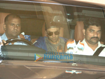 Ranbir Kapoor spotted at Khar
