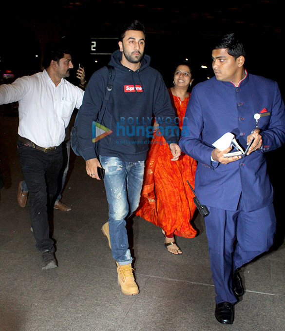 ranbir varun and others snapped at the airport at night 1