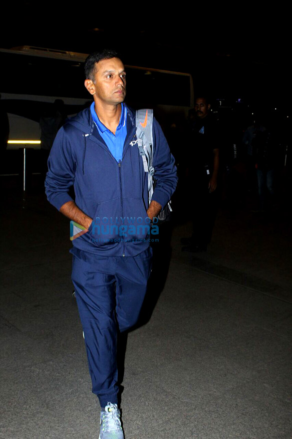 ranveer singh virat kohli anushka sharma and others snapped at the airport 6