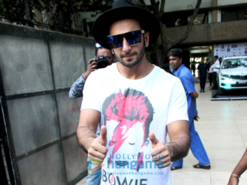 Ranveer Singh snapped greeting his fans