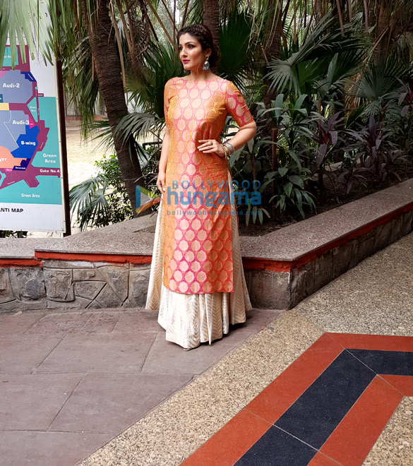 raveena tandon looks stunning in a warp n weft ensemble for an ngo event in delhi 1