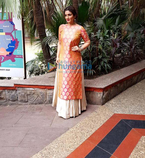 raveena tandon looks stunning in a warp n weft ensemble for an ngo event in delhi 2