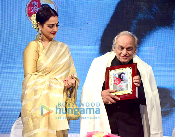 rekha spotted at smita patil memorial award 3