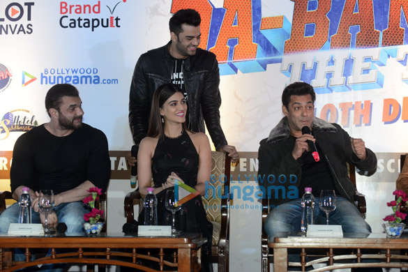 salman khan kriti sanon sonakshi sinha and others at dabangg tour press conference in delhi 2