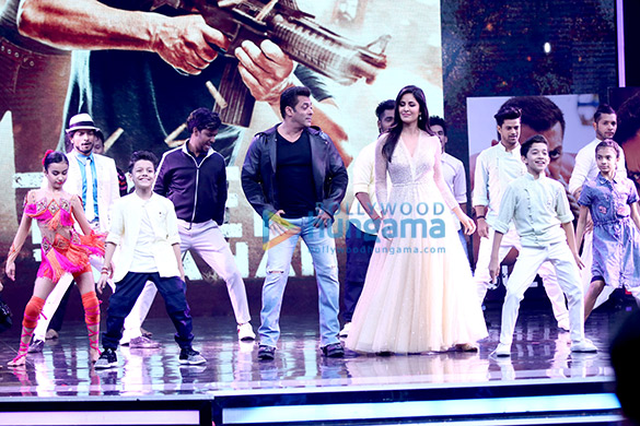 salman khan and katrina kaif on the sets of super dancer chapter 2 1