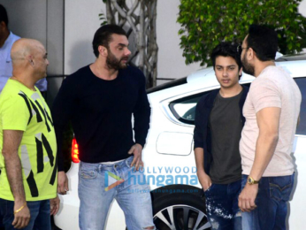 Salman Khan snapped returning from the Dabbang Tour
